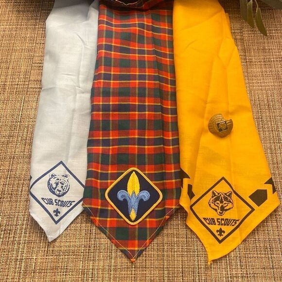 Vintage 1980s Cub Scouts Boy Scouts Neckerchiefs Scarves Bandannas Slide Holder - Picture 1 of 12